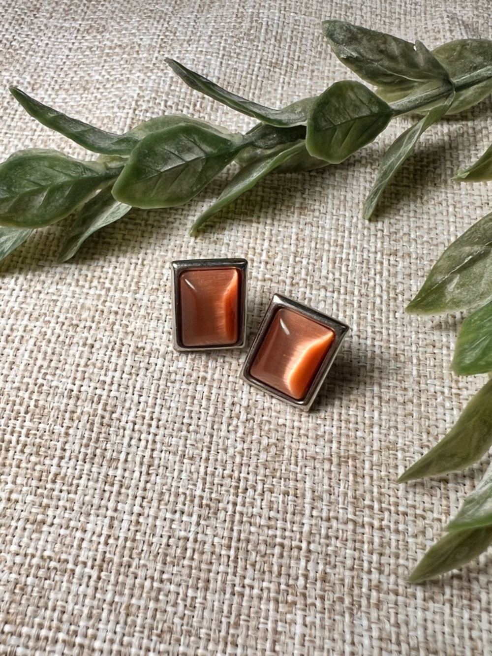 VINTAGE Feminine Silver Square Stud Earrings with Brown Amber Stones